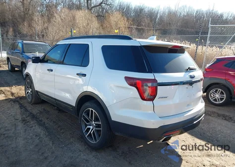 2016 Ford Explorer Sport z USA, uszkodzony, nr VIN 1FM5K8GT6GGB32157